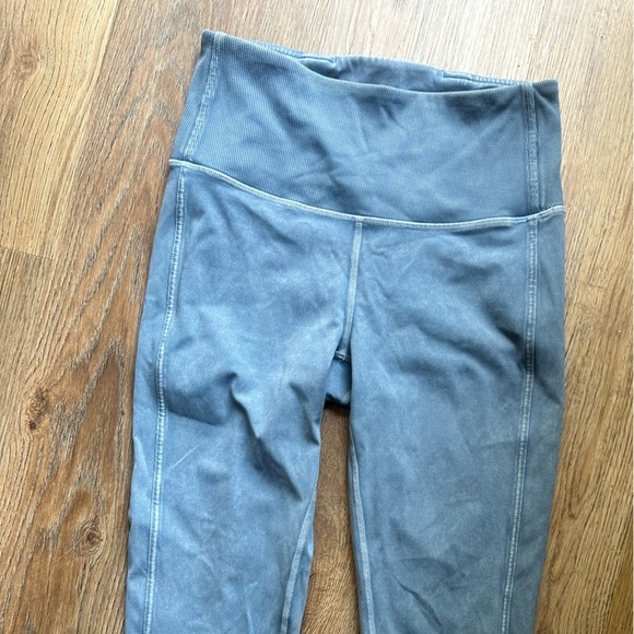 Lululemon Wunder Under Crop 23" Ribbed leggings in Washed Moon Blue. Size 4. - Picture 4 of 8